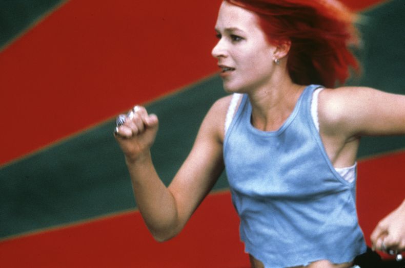 En esta imagen proporcionada por Sony Pictures Classics Franka Potente en una escena de Run Lola Run. (Bernd Spauke/Sony Pictures Classics vía AP)