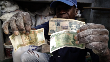 el dolar se dispara en cuba mientras el salario medio esta muy proximo a la linea de pobreza