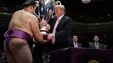 Trump regresa a la realidad en EEUU tras visita a Japón