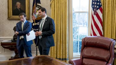 Asistente de Trump renuncia para ir a campaña por reelección