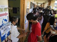 filipinas acude a votar en un momento delicado