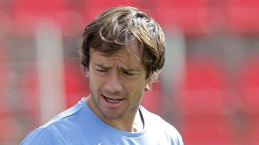 americateve | El defensor uruguayo Diego Lugano durante un entrenamiento en Sete Lagoas, Brasil, el martes 17 de junio de 2014. (AP Foto/Bruno Magalhaes)
