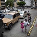 Falta de gasolina genera largas filas en Caracas