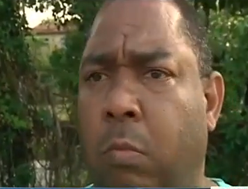 Un cubano recién llegado pide ayuda de la comunidad tras varias semanas de dormir en la calle él, su mujer y su hijo de poco más de un año.