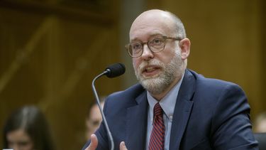 Russell Vought, el nominado del presidente electo Donald Trump para dirigir la Oficina de Administración y Presupuesto de la Casa Blanca, durante una audiencia de confirmación en el Capitolio, el miércoles 15 de enero de 2025, en Washington. (AP Foto/Rod Lamkey, Jr.)