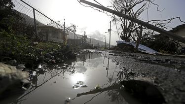 Aumenta el número de muertos  y los actos vandálicos tras el paso del huracán María por Puerto Rico