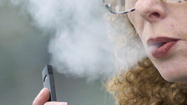 EEUU: Aprueban medida para prohibir vapeadores saborizados