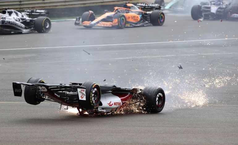 Piloto de Alfa Romeo consciente tras accidente que detiene Gran Premio de Gran Bretaña