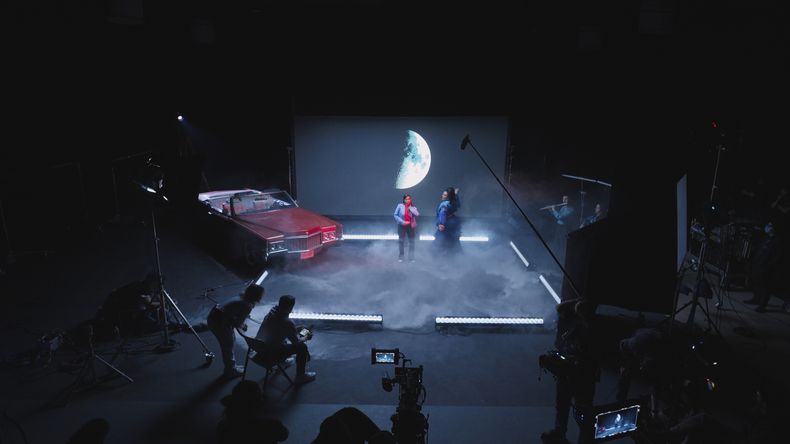 Esta imagen difundida por Asa Nisi Masa Films muestra a Fabi Reyna, izquierda, y San Cha en una escena del documental ASCO: Without Permission. (Harry Gamboa Jr./Asa Nisi Masa Films via AP)