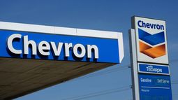 Una gasolinera de Chevron en Columbus, Mississippi, el 23 de octubre del 2023 (AP foto/Rogelio V. Solis)