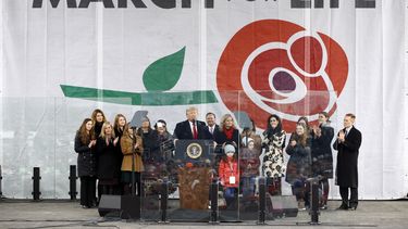 Trump promete apoyar a opositores al aborto