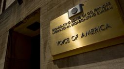 ARCHIVO – El edificio de Voice of America, el lunes 15 de junio de 2020, en Washington. (AP Foto/Andrew Harnik, Archivo)