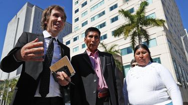 Indígenas bolivianos reclaman justicia en EEUU