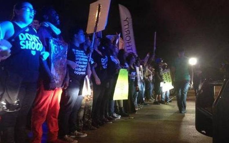Manifestantes en Miami se movilizaron por las calles de Midtown y en la Interestatal 195, cerrando el acceso al Julia Tuttle Causeway, como parte de una protesta nacional por las muertes a manos de oficiales de policía en New York y Ferguson.