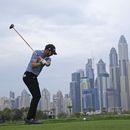 Reed saca ventaja ante McIlroy tras retraso en Dubái