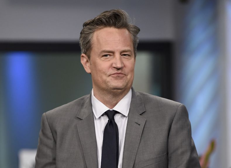 ARCHIVO - El actor Matthew Perry participa en las conferencias BUILD para hablar sobre la miniserie The Kennedys After Camelot en Nueva York el 30 de marzo de 2017. (Foto Evan Agostini/Invision/AP, archivo)