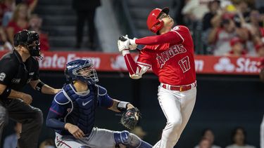 Angelinos ganan 5-3 a Mellizos con jonrones de Ohtani y Ward