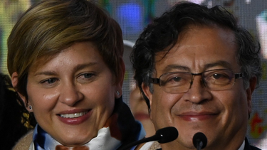 la primera dama de colombia habria estado interesada en la compra de unos helicopteros qataries: aseguro un exministro de petro