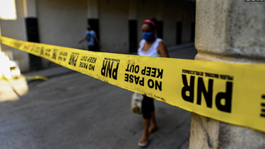 Crisis en centros de aislamiento y demoras con pruebas PCR tras aumento de contagios en Cuba