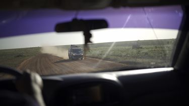 Una carretera cruza la zona de Rupununi, en Esequibo, Guyana, el 18 de noviembre de 2023. Venezuela reclama desde hace siglos como propia la región de Esequibo region, un territorio más grande que Grecia y rico en petróleo y minerales. (AP Foto/Juan Pablo Arraez)