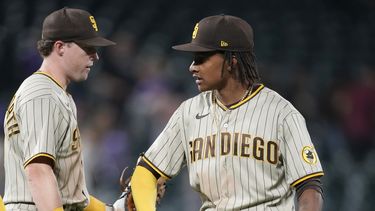 Machado jonronea, Padres vencen a Rockies en Coors Field