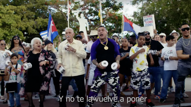 osmani garcia estrena kknel en la tumba de fidel