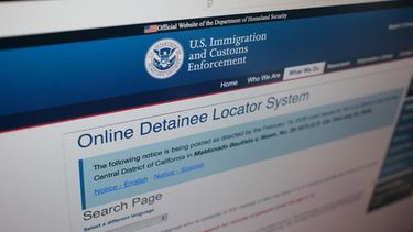 El sitio web del el Servicio de Inmigración y Control de Aduanas de Estados Unidos (ICE, por sus siglas en inglés) utilizado para localizar a personas detenidas por autoridades migratorias, el lunes 21 de septiembre de 2026 en Nueva York. (AP Photo/Rachel Leathe)