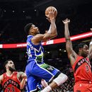 Con triple-doble de Antetokounmpo, Bucks vencen a Raptors