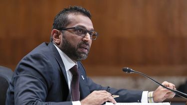 El director del FBI, Kash Patel, testifica ante una comisión del Senado, en el Capitolio, en Washington, el jueves 8 de mayo de 2025. (AP Foto/Jose Luis Magana)