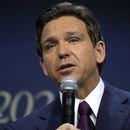 El candidato presidencial republicano, el gobernador de Florida, Ron DeSantis, habla durante la Cumbre de Liderazgo Familiar, el 14 de julio de 2023, en Des Moines, Iowa. (Foto AP/Charlie Neibergall, Archivo)