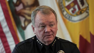 El jefe del Departamento de Policía de Los Ángeles, Jim McDonnell, durante una entrevista con The Associated Press, el miércoles 4 de diciembre de 2024, en Los Ángeles. (AP Foto/Jae C. Hong)