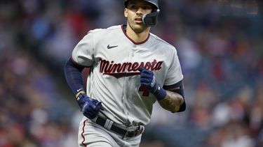 DeGrom, Correa, Bogaerts y Rodón son agentes libres