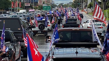 miles de cubanos participaron en la caravana  anticomunista en miami