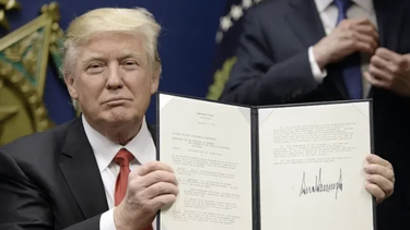 donald trump inicia su segundo mandato con una ola de acciones ejecutivas y cambios politicos