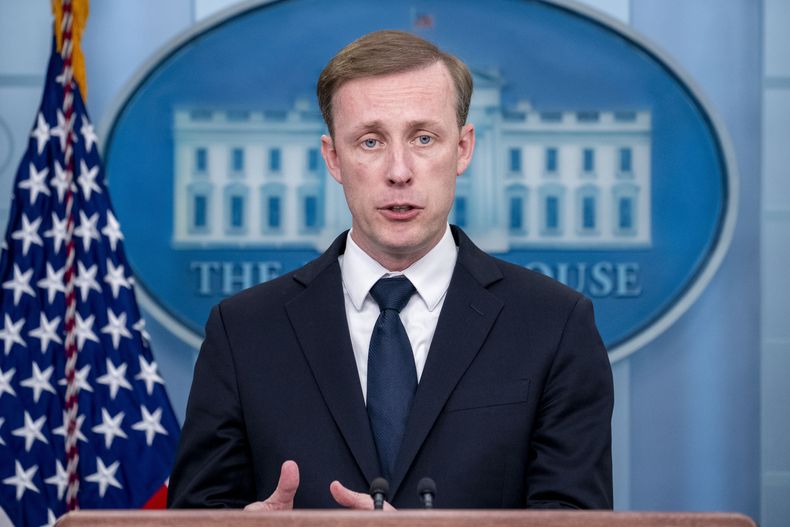 ARCHIVO - Jake Sullivan, asesor de seguridad nacional de la Casa Blanca, habla en conferencia de prensa en la Casa Blanca, en Washington, el 24 de abril de 2023. (AP Foto/Andrew Harnik, archivo)