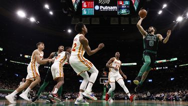 Celtics reaccionan e hilvanan ocho triunfos a vencer a Hawks