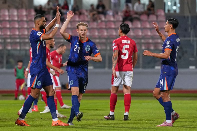 El neerlandés Cody Gakpo celebra tras anotar en el encuentro ante Malta en el Grupo G de la eliminatoria a la Copa Mundial 2026 el jueves 9 de octubre del 2025. (AP Foto/Matthias Brancaleone)