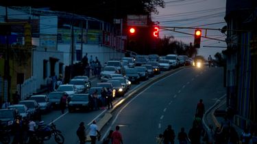 Venezuela comienza a aplicar plan de racionamiento eléctrico