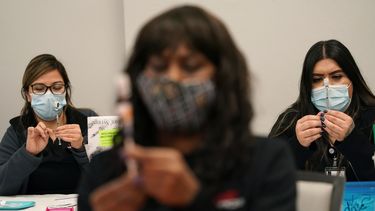 Farmacéuticas: salto pronto y fuerte en envíos de vacunas