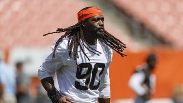 Clowney dice que volvió a Browns gracias a Watson