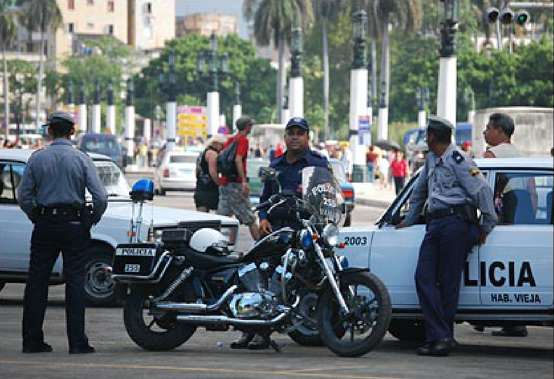 Policia cubana