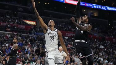 Nets se despegan al final y doblegan a Clippers