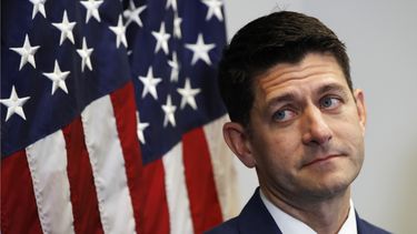 Ryan resta importancia a amenaza Trump sobre credenciales
