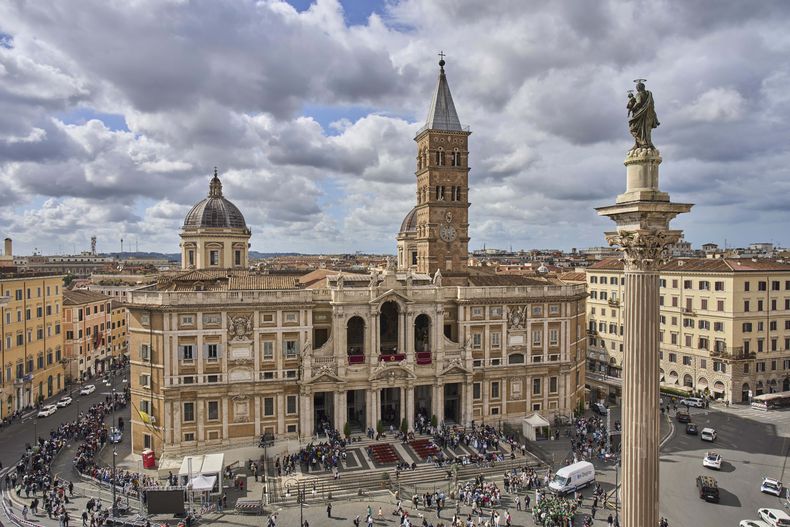 Vista de la Basílica de Santa María la Mayor, donde el papa Francisco será enterrado, el viernes 25 de abril de 2025, en Roma. (AP Foto/Bernat Armangue)