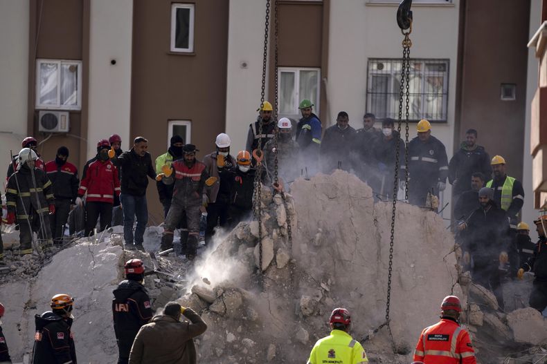 EUR-GEN TURQUÍA-SIRIA-SISMO-SOBREVIVIENTES-SILENCIO