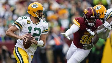 Aaron Rodgers y los Packers pierden 23-21 ante Commanders