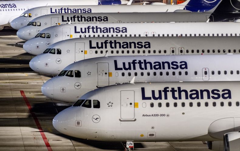 Aviones de Lufthansa en el aeropuerto de Fráncfort, Alemania, el 7 de febrero de 2024. (Foto AP/Michael Probst)