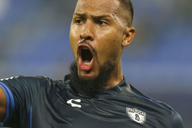 El venezolano Salomón Rondón festeja tras anotar el tercer tanto del Pachuca ante Botafogo en la Copa Intercontinental, el miércoles 11 de diciembre de 2024 (AP Foto/Hussein Sayed)