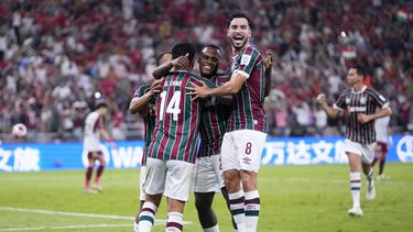 Jhon Arias, centro, de Fluminese, celebra después de anotar el primer gol de su equipo durante las semifinales del Mundial de Clubes entre Fluminense FC y Al Ahly FC el el estadio Rey Abdullah Sports City, en Yeda, Arabia Saudí, el lunes 18 de diciembre de 2023. (AP Photo/Manu Fernandez)