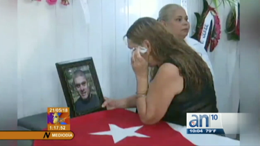 dolor entre familiares de victimas de desastre aereo en cuba comienzan los entierros